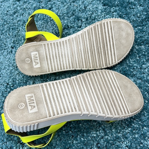Mia Neon Yellow Sandals - Picture 3 of 3